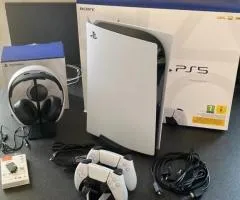 PlayStation 5 PS5 Disc Edition 825 GB + Accessories